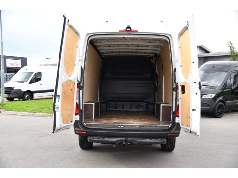 Mercedes-Benz Sprinter 319 V6 3.0 CDI L2H1 PB Edition Adaptieve Cruise, Carplay, Camera, LED, Automaat, Trekhaak, Multimedia, 190pk, Geveerde Stoel, Uniek!