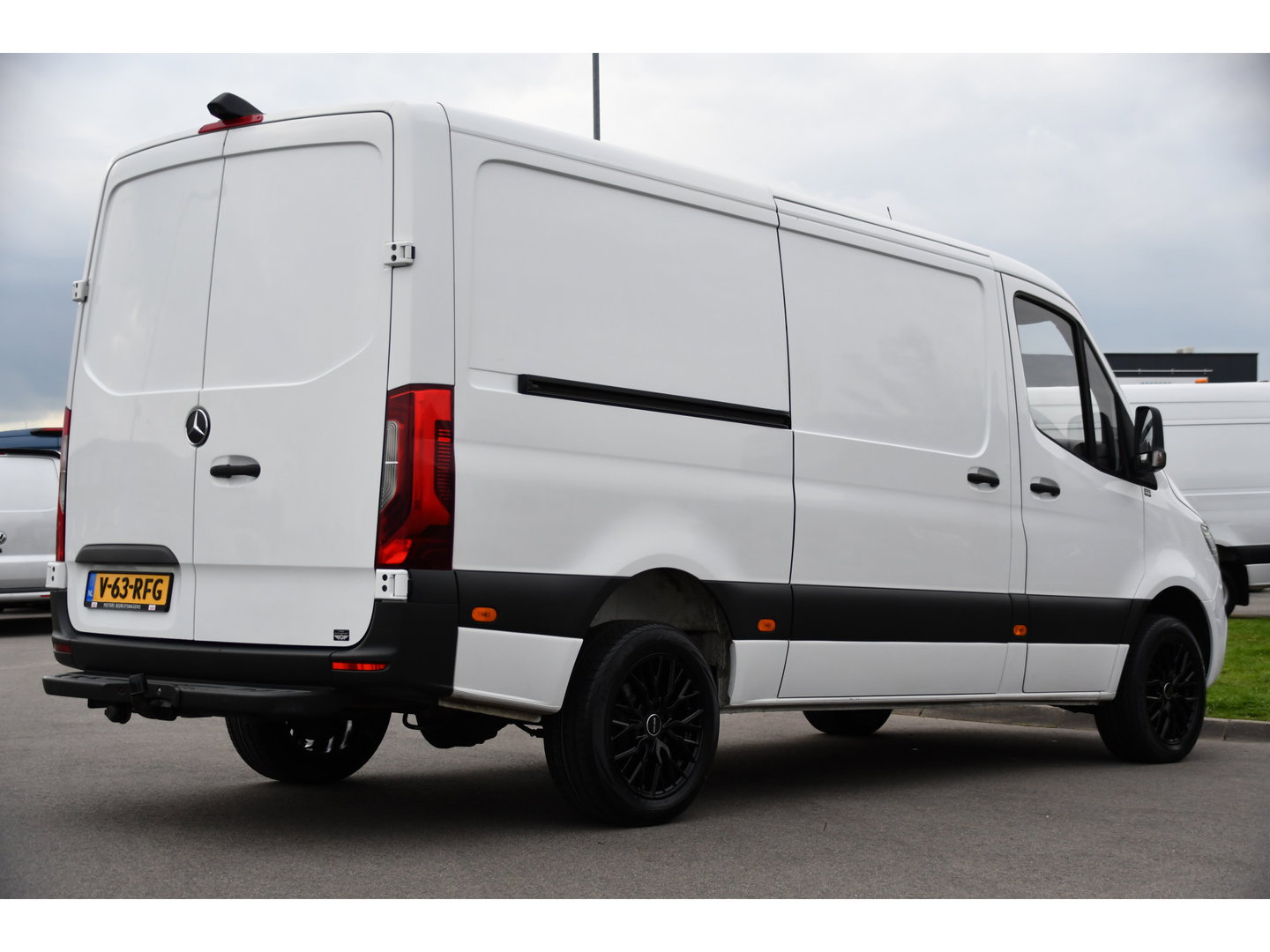 Mercedes-Benz Sprinter 319 V6 3.0 CDI L2H1 PB Edition Adaptieve Cruise, Carplay, Camera, LED, Automaat, Trekhaak, Multimedia, 190pk, Geveerde Stoel, Uniek!