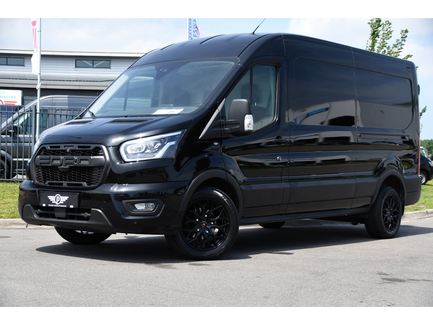 Ford Transit 350 2.0 TDCI L3H2 Limited Black Edition Camera, Cruise, Carplay, 185pk, Xenon, Automaat, Trekhaak, Multimedia, Sensoren, Uniek!