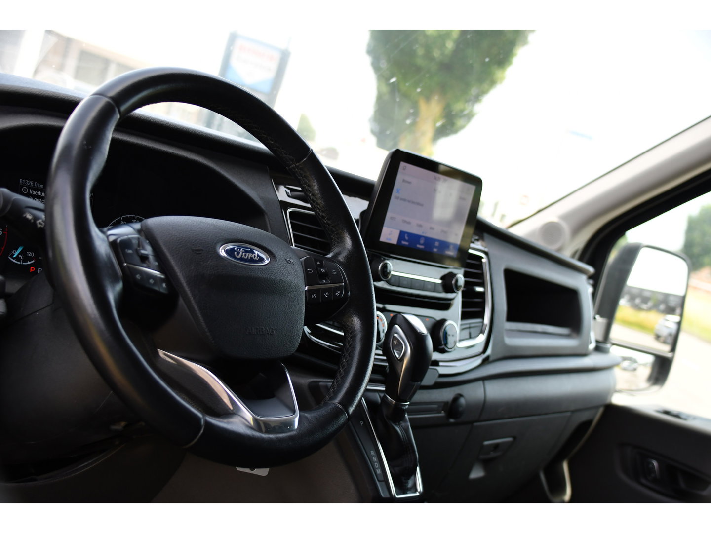 Ford Transit 350 2.0 TDCI L3H2 Limited Black Edition Camera, Cruise, Carplay, 185pk, Xenon, Automaat, Trekhaak, Multimedia, Sensoren, Uniek!