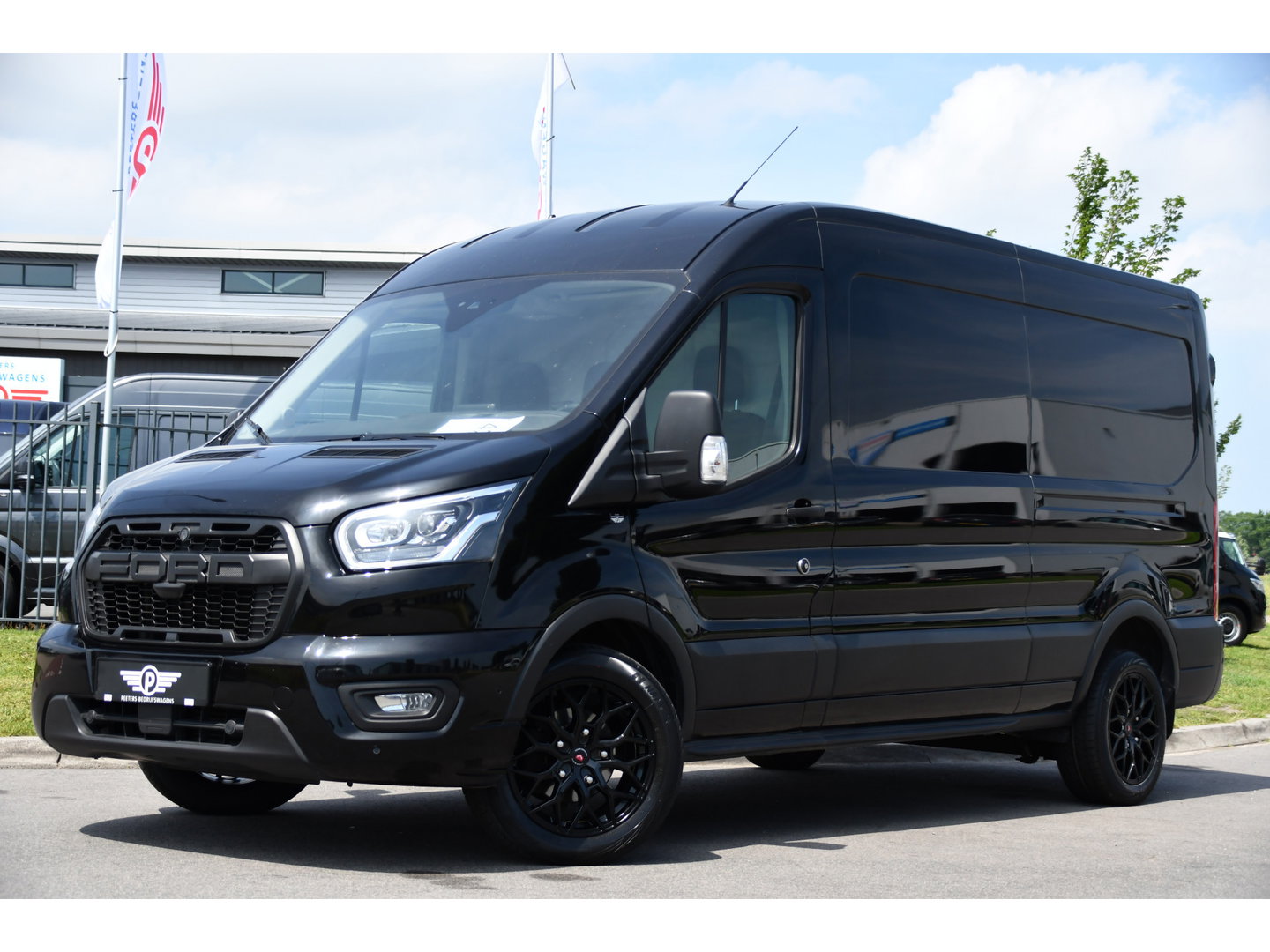 Ford Transit 350 2.0 TDCI L3H2 Limited Black Edition Camera, Cruise, Carplay, 185pk, Xenon, Automaat, Trekhaak, Multimedia, Sensoren, Uniek!