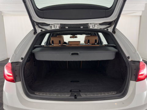BMW 3 Serie Touring 318i Luxury Edition (INCL.BTW) Aut. *PANO | LEATHER | FULL-LED | HEATED-SPORTSEATS | DIGI-COCKPIT | NAVI-FULLMAP | ECC | PDC | CRUISE | 17''ALU | TOWBAR*