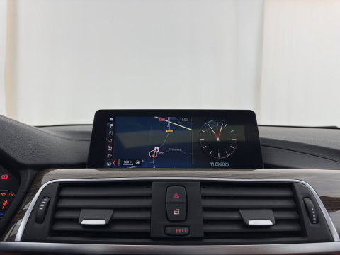 BMW 3 Serie Touring 318i Luxury Edition (INCL.BTW) Aut. *PANO | LEATHER | FULL-LED | HEATED-SPORTSEATS | DIGI-COCKPIT | NAVI-FULLMAP | ECC | PDC | CRUISE | 17''ALU | TOWBAR*