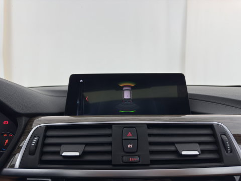 BMW 3 Serie Touring 318i Luxury Edition (INCL.BTW) Aut. *PANO | LEATHER | FULL-LED | HEATED-SPORTSEATS | DIGI-COCKPIT | NAVI-FULLMAP | ECC | PDC | CRUISE | 17''ALU | TOWBAR*