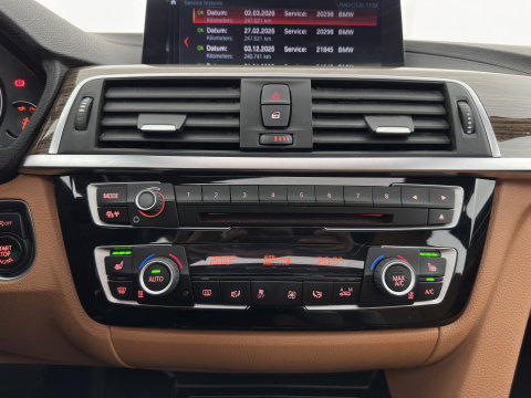 BMW 3 Serie Touring 318i Luxury Edition (INCL.BTW) Aut. *PANO | LEATHER | FULL-LED | HEATED-SPORTSEATS | DIGI-COCKPIT | NAVI-FULLMAP | ECC | PDC | CRUISE | 17''ALU | TOWBAR*