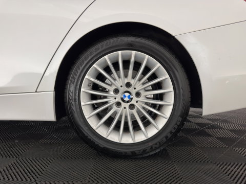 BMW 3 Serie Touring 318i Luxury Edition (INCL.BTW) Aut. *PANO | LEATHER | FULL-LED | HEATED-SPORTSEATS | DIGI-COCKPIT | NAVI-FULLMAP | ECC | PDC | CRUISE | 17''ALU | TOWBAR*