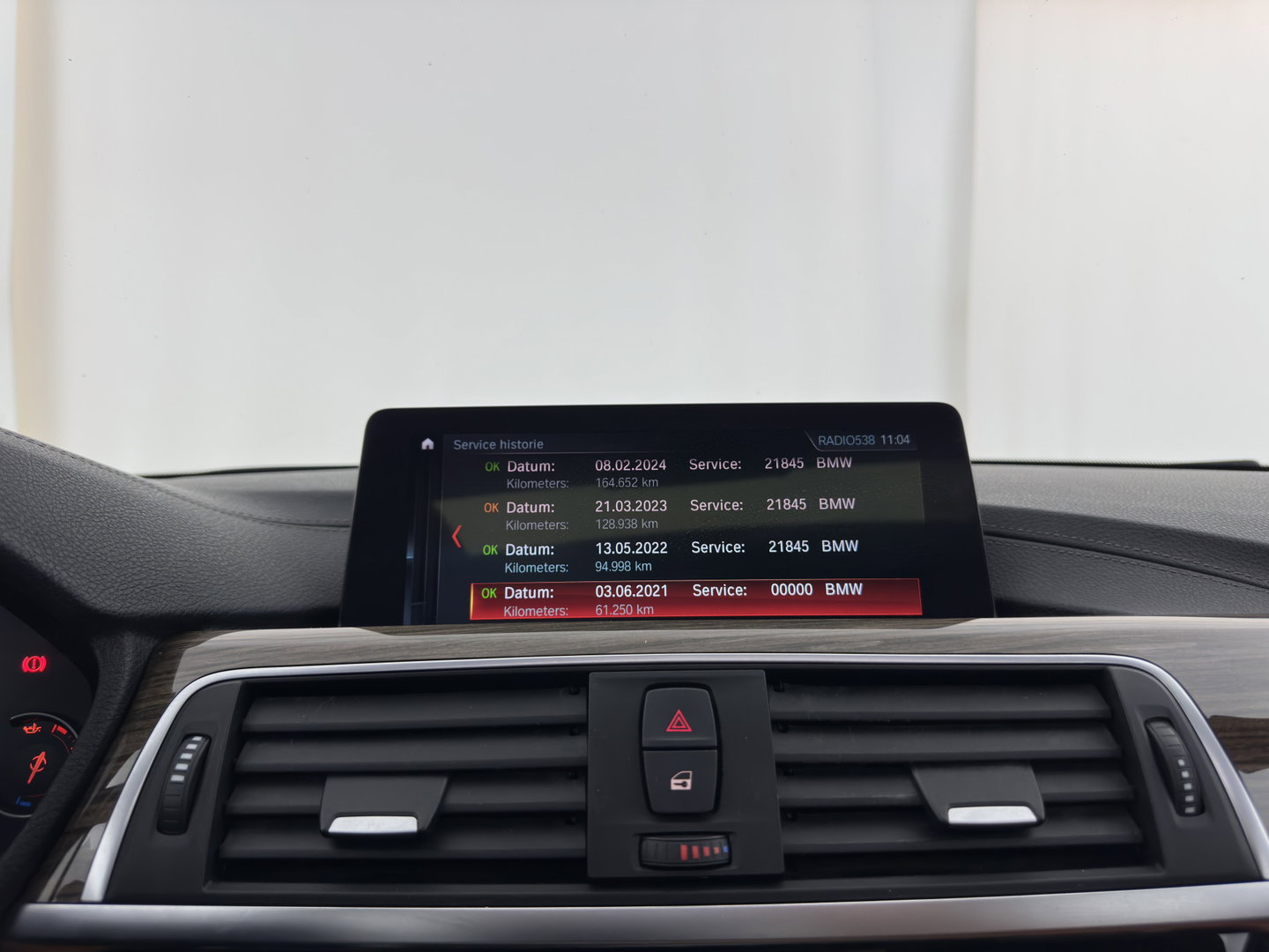 BMW 3 Serie Touring 318i Luxury Edition (INCL.BTW) Aut. *PANO | LEATHER | FULL-LED | HEATED-SPORTSEATS | DIGI-COCKPIT | NAVI-FULLMAP | ECC | PDC | CRUISE | 17''ALU | TOWBAR*