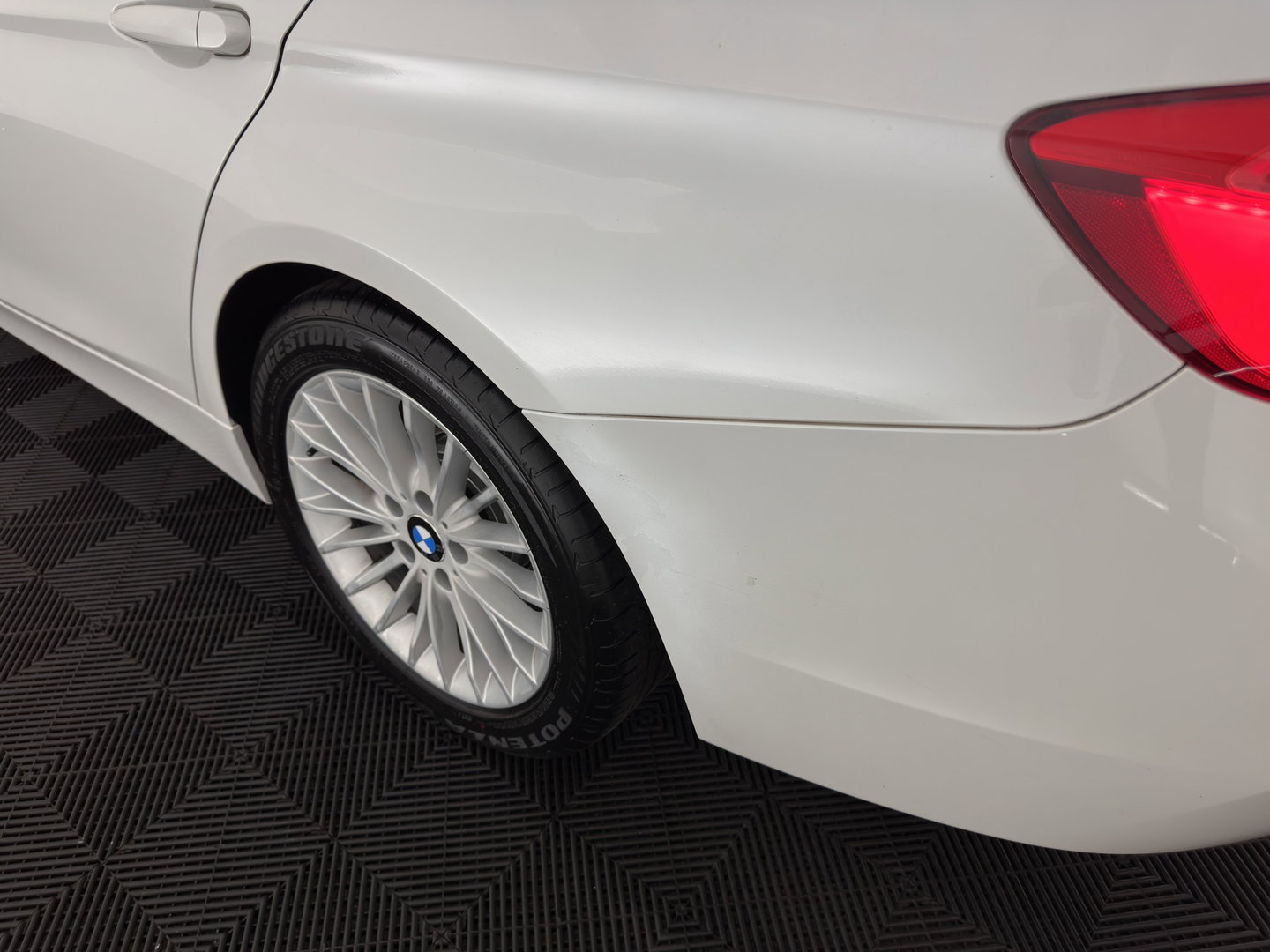 BMW 3 Serie Touring 318i Luxury Edition (INCL.BTW) Aut. *PANO | LEATHER | FULL-LED | HEATED-SPORTSEATS | DIGI-COCKPIT | NAVI-FULLMAP | ECC | PDC | CRUISE | 17''ALU | TOWBAR*