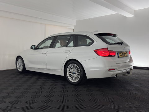 BMW 3 Serie Touring 318i Luxury Edition (INCL.BTW) Aut. *PANO | LEATHER | FULL-LED | HEATED-SPORTSEATS | DIGI-COCKPIT | NAVI-FULLMAP | ECC | PDC | CRUISE | 17''ALU | TOWBAR*