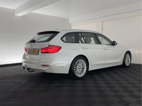 BMW 3 Serie Touring 318i Luxury Edition (INCL.BTW) Aut. *PANO | LEATHER | FULL-LED | HEATED-SPORTSEATS | DIGI-COCKPIT | NAVI-FULLMAP | ECC | PDC | CRUISE | 17''ALU | TOWBAR*
