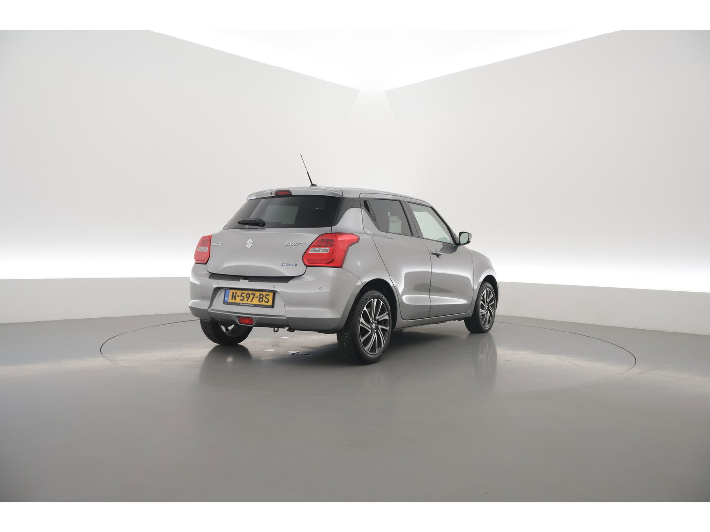 Suzuki Swift 1.2 Style Smart Hybrid | Camera | Adapt. Cruise | Dodehoek | Stoelverw. | NAV+Carplay | Keyless | PDC V