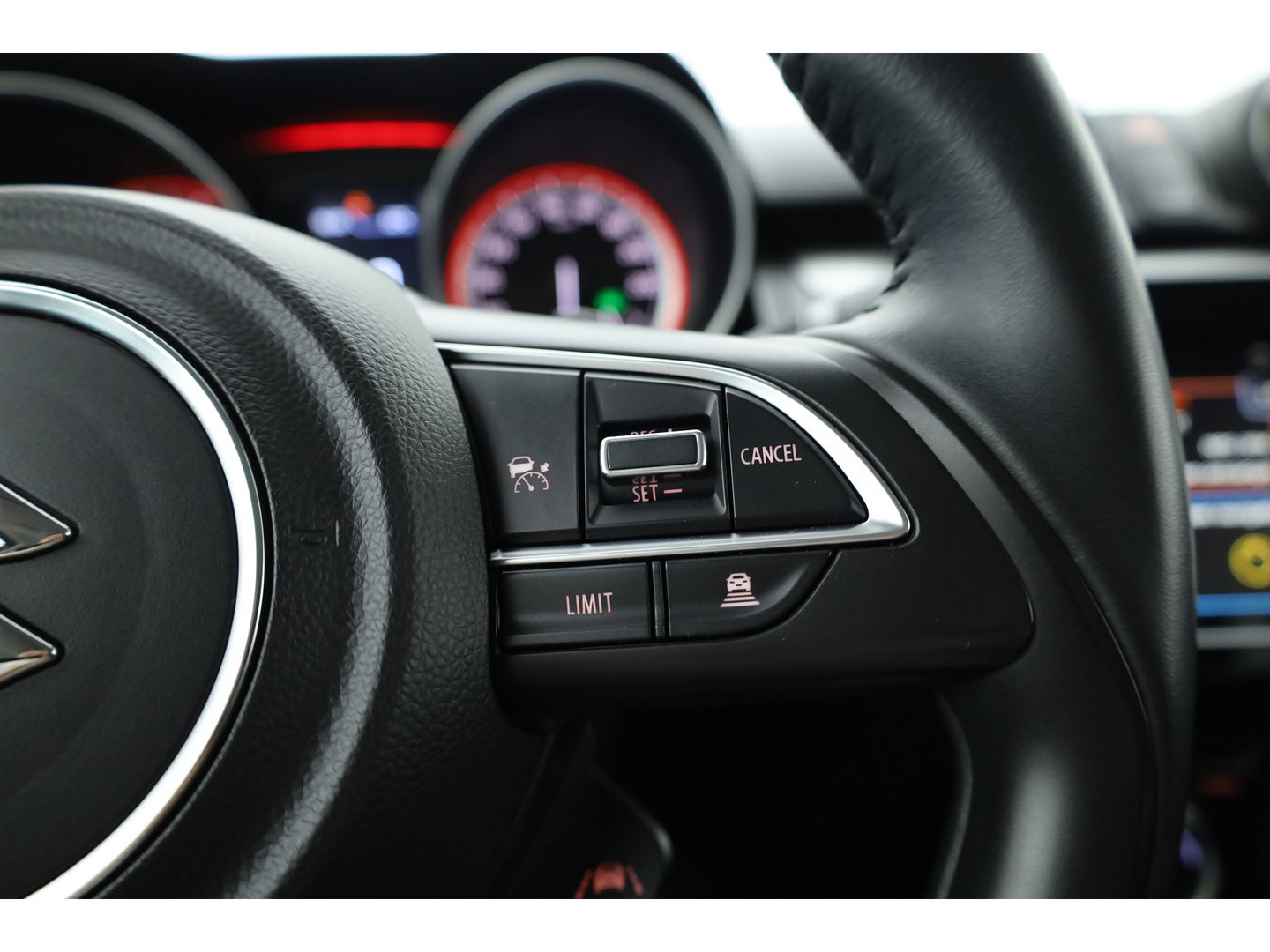 Suzuki Swift 1.2 Style Smart Hybrid | Camera | Adapt. Cruise | Dodehoek | Stoelverw. | NAV+Carplay | Keyless | PDC V