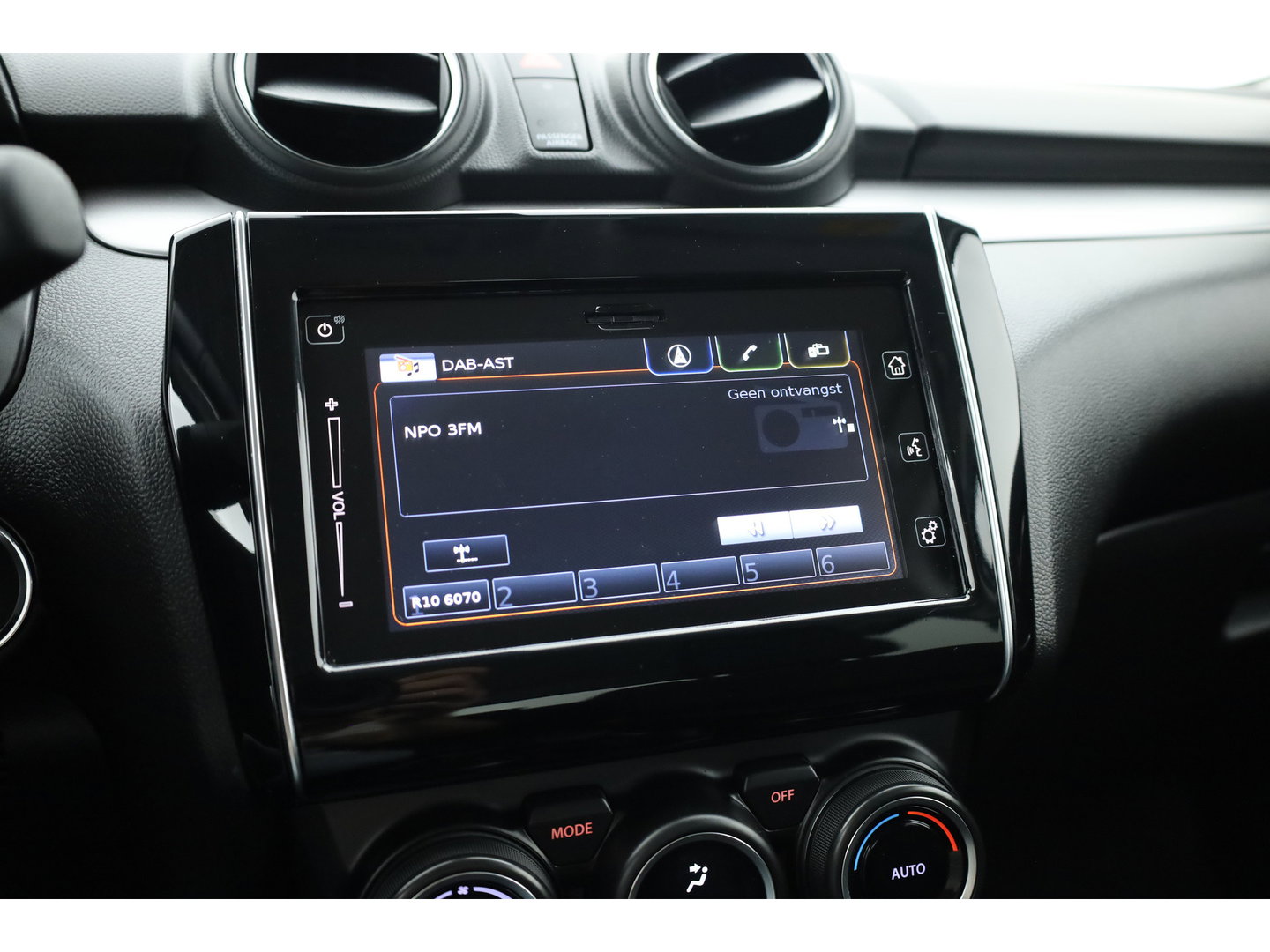 Suzuki Swift 1.2 Style Smart Hybrid | Camera | Adapt. Cruise | Dodehoek | Stoelverw. | NAV+Carplay | Keyless | PDC V