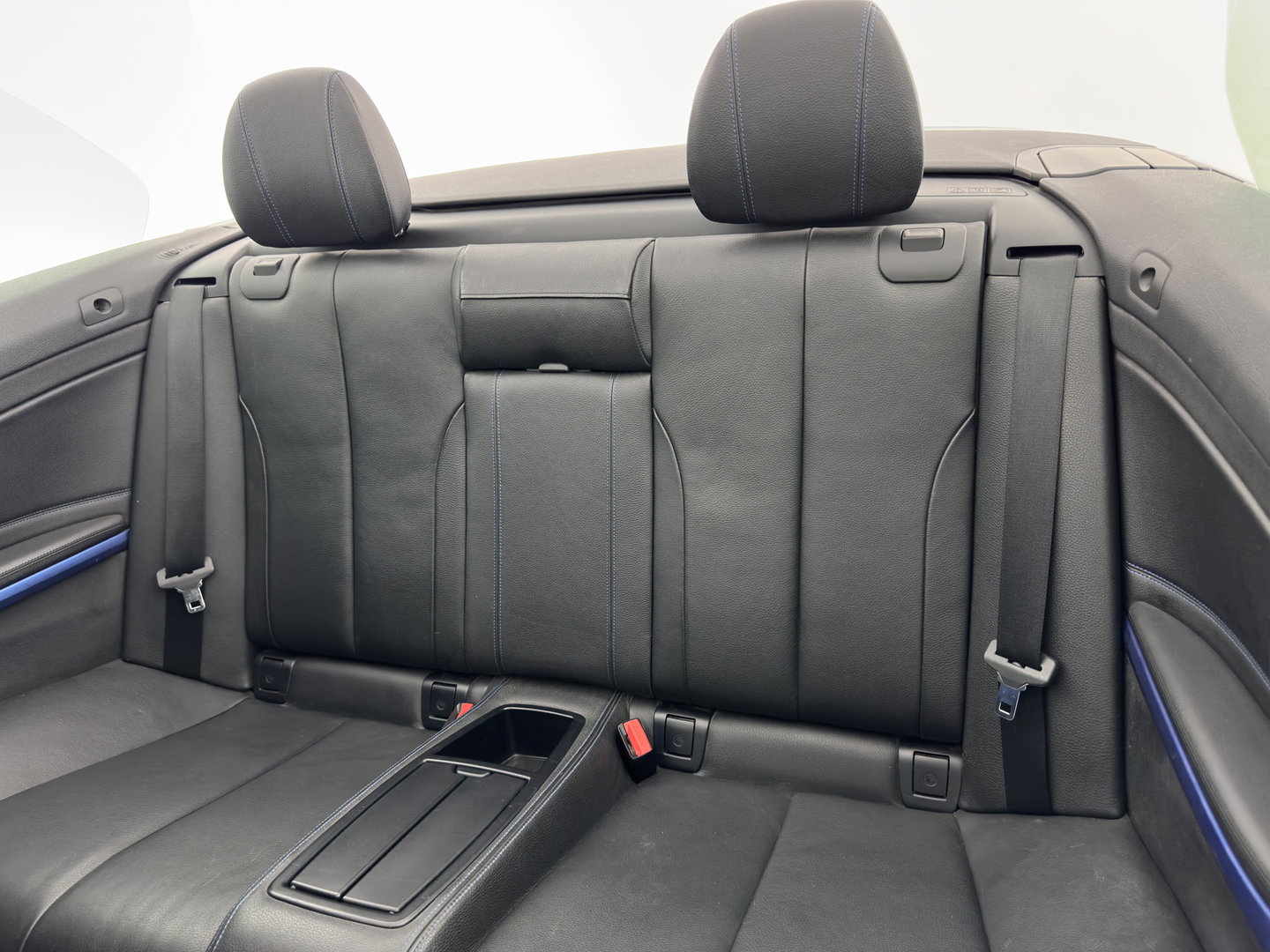 BMW 4 Serie Cabrio 420i M-SportPack Aut. * LEATHER | XENON |  MEMORY-PACK | HIFI-SOUND | HEATED-SPORTSEATS |  NAVI-FULLMAP | ECC | PDC | CRUISE | HEAD-UP | TOWBAR  | AIRSCARF | AIR-COLLAR | 19''ALU *