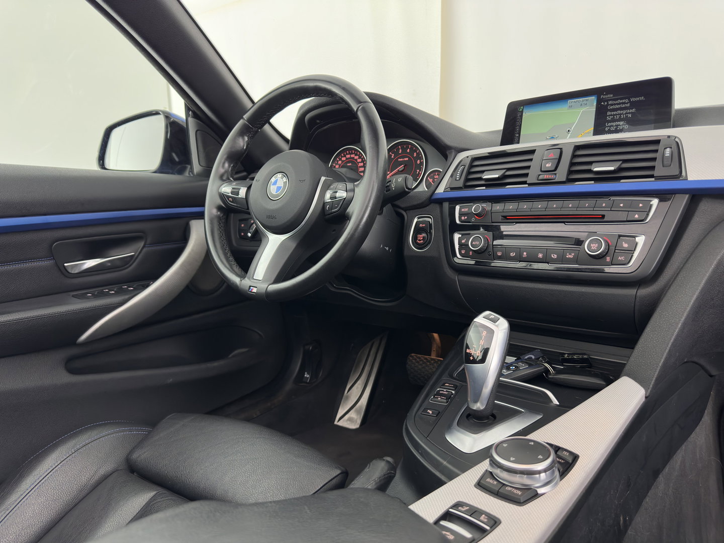 BMW 4 Serie Cabrio 420i M-SportPack Aut. * LEATHER | XENON |  MEMORY-PACK | HIFI-SOUND | HEATED-SPORTSEATS |  NAVI-FULLMAP | ECC | PDC | CRUISE | HEAD-UP | TOWBAR  | AIRSCARF | AIR-COLLAR | 19''ALU *