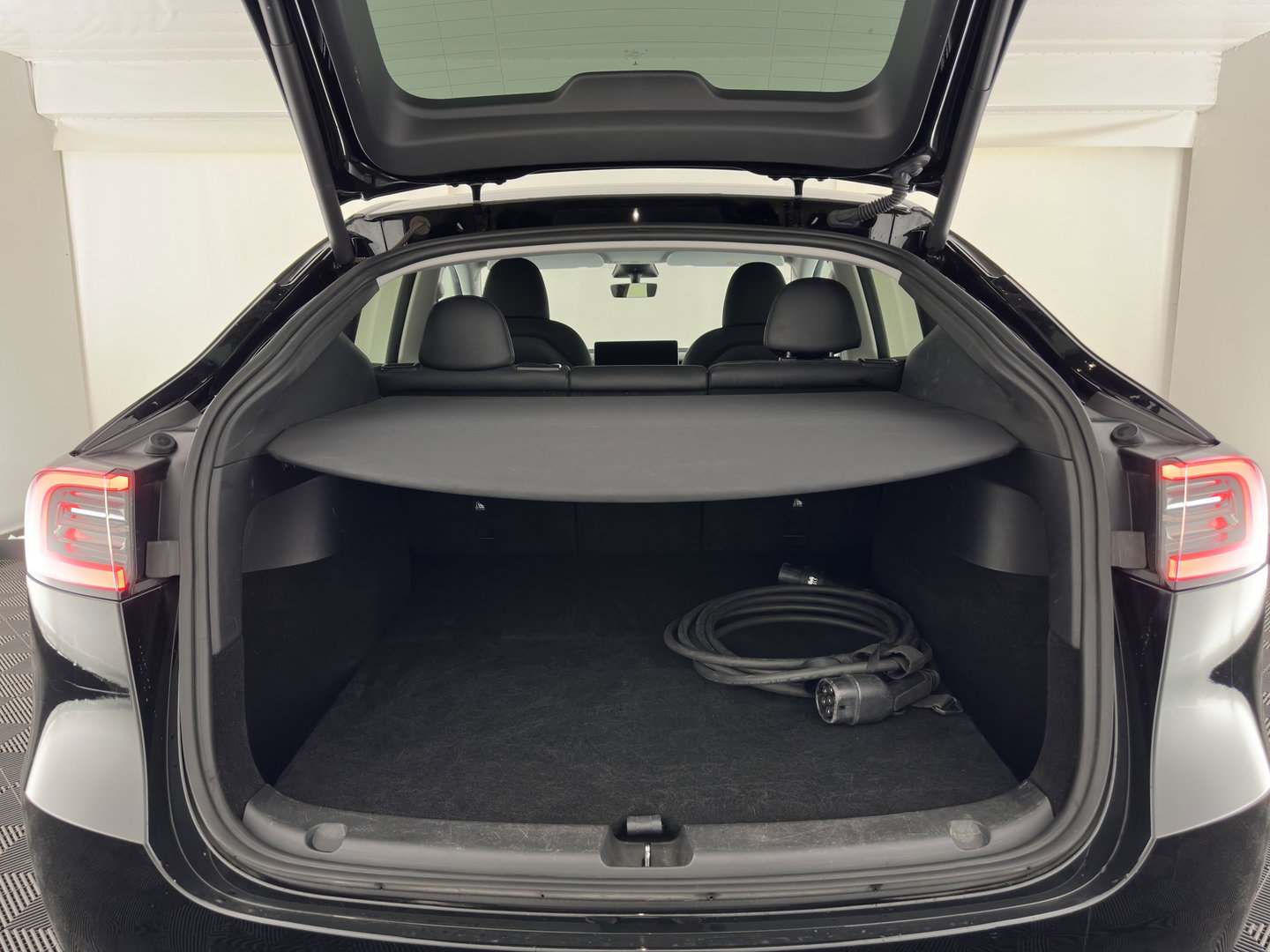Tesla Model Y RWD 58 kWh [3-Fase-11kW] {SoH-89%} (INCL.BTW) Aut. *PANO | AUTO-PILOT | LEATHER | NAVI-FULLMAP | MATRIX-LED | KEYLESS | CAMERA | DAB+ | HEATED-COMFORTSEATS | PRIVACYGLASS | TOPVIEW | TOWBAR | 20''ALU*