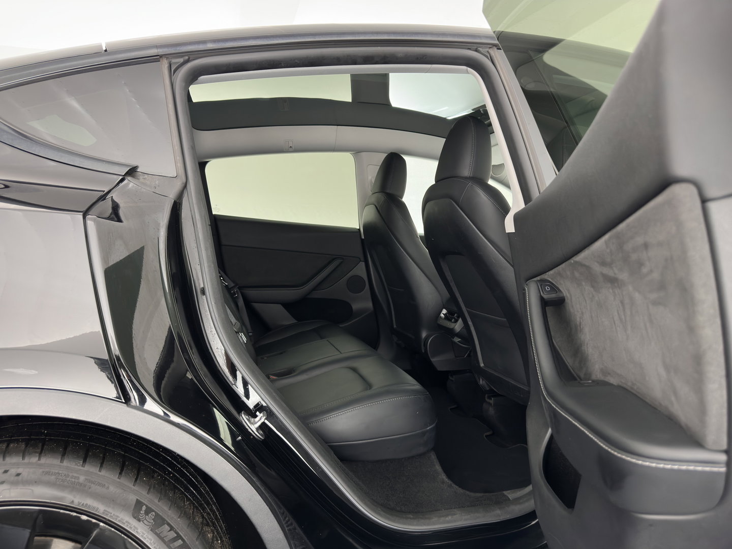 Tesla Model Y RWD 58 kWh [3-Fase-11kW] {SoH-89%} (INCL.BTW) Aut. *PANO | AUTO-PILOT | LEATHER | NAVI-FULLMAP | MATRIX-LED | KEYLESS | CAMERA | DAB+ | HEATED-COMFORTSEATS | PRIVACYGLASS | TOPVIEW | TOWBAR | 20''ALU*