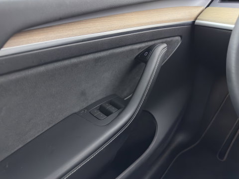 Tesla Model Y RWD 58 kWh [3-Fase-11kW] {SoH-89%} (INCL.BTW) Aut. *PANO | AUTO-PILOT | LEATHER | NAVI-FULLMAP | MATRIX-LED | KEYLESS | CAMERA | DAB+ | HEATED-COMFORTSEATS | PRIVACYGLASS | TOPVIEW | TOWBAR | 20''ALU*