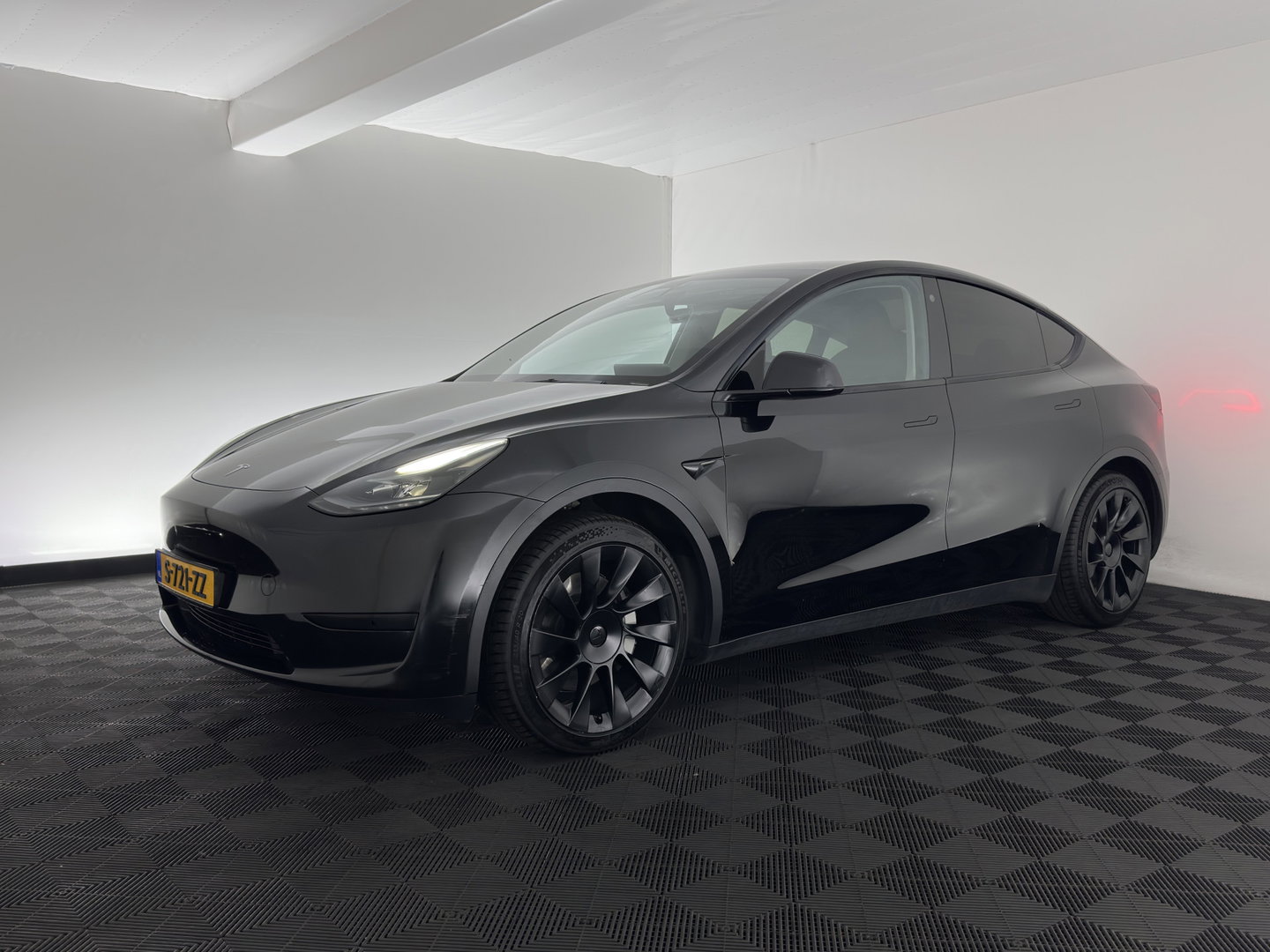 Tesla Model Y RWD 58 kWh [3-Fase-11kW] {SoH-89%} (INCL.BTW) Aut. *PANO | AUTO-PILOT | LEATHER | NAVI-FULLMAP | MATRIX-LED | KEYLESS | CAMERA | DAB+ | HEATED-COMFORTSEATS | PRIVACYGLASS | TOPVIEW | TOWBAR | 20''ALU*