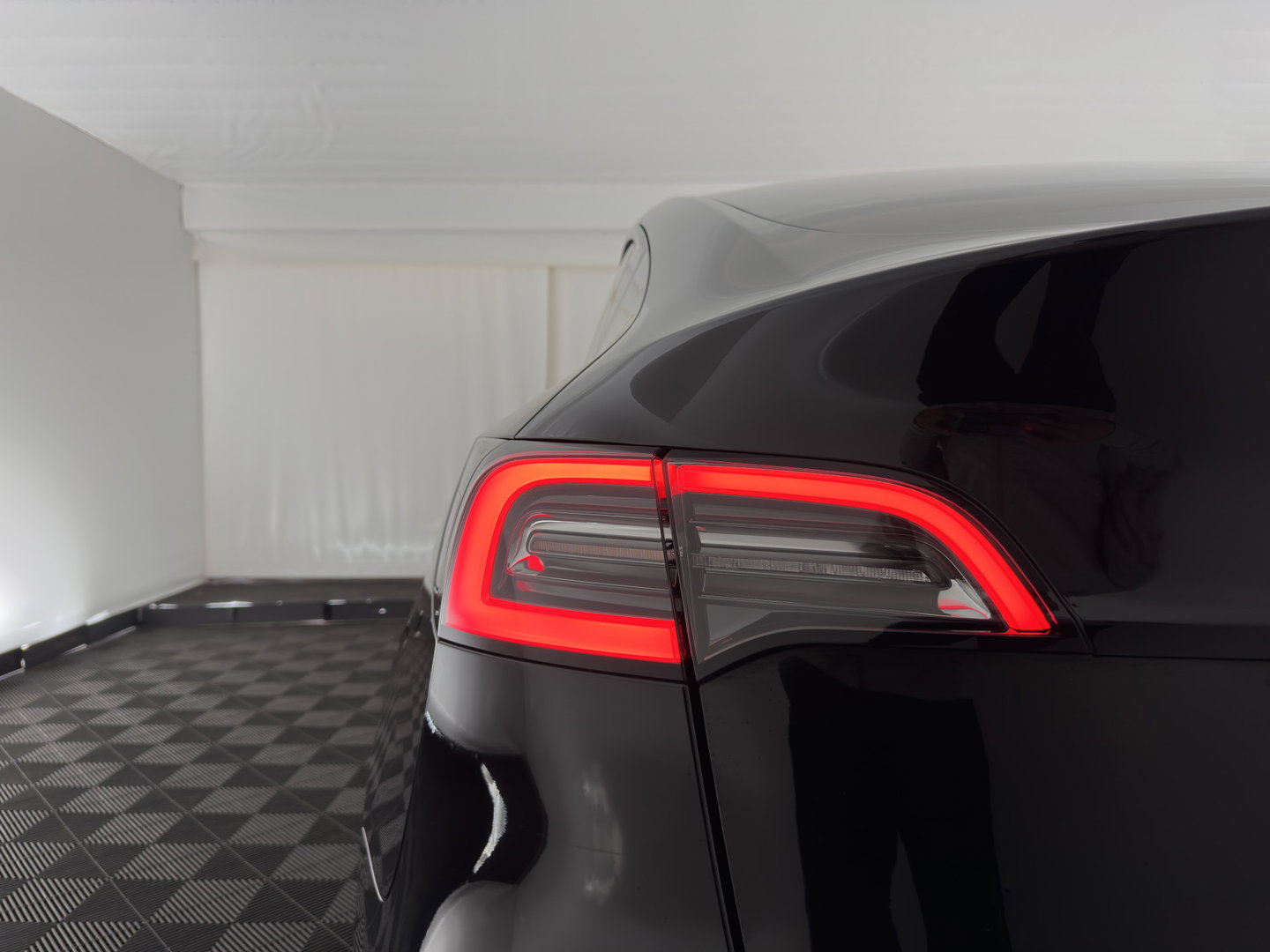 Tesla Model Y RWD 58 kWh [3-Fase-11kW] {SoH-89%} (INCL.BTW) Aut. *PANO | AUTO-PILOT | LEATHER | NAVI-FULLMAP | MATRIX-LED | KEYLESS | CAMERA | DAB+ | HEATED-COMFORTSEATS | PRIVACYGLASS | TOPVIEW | TOWBAR | 20''ALU*