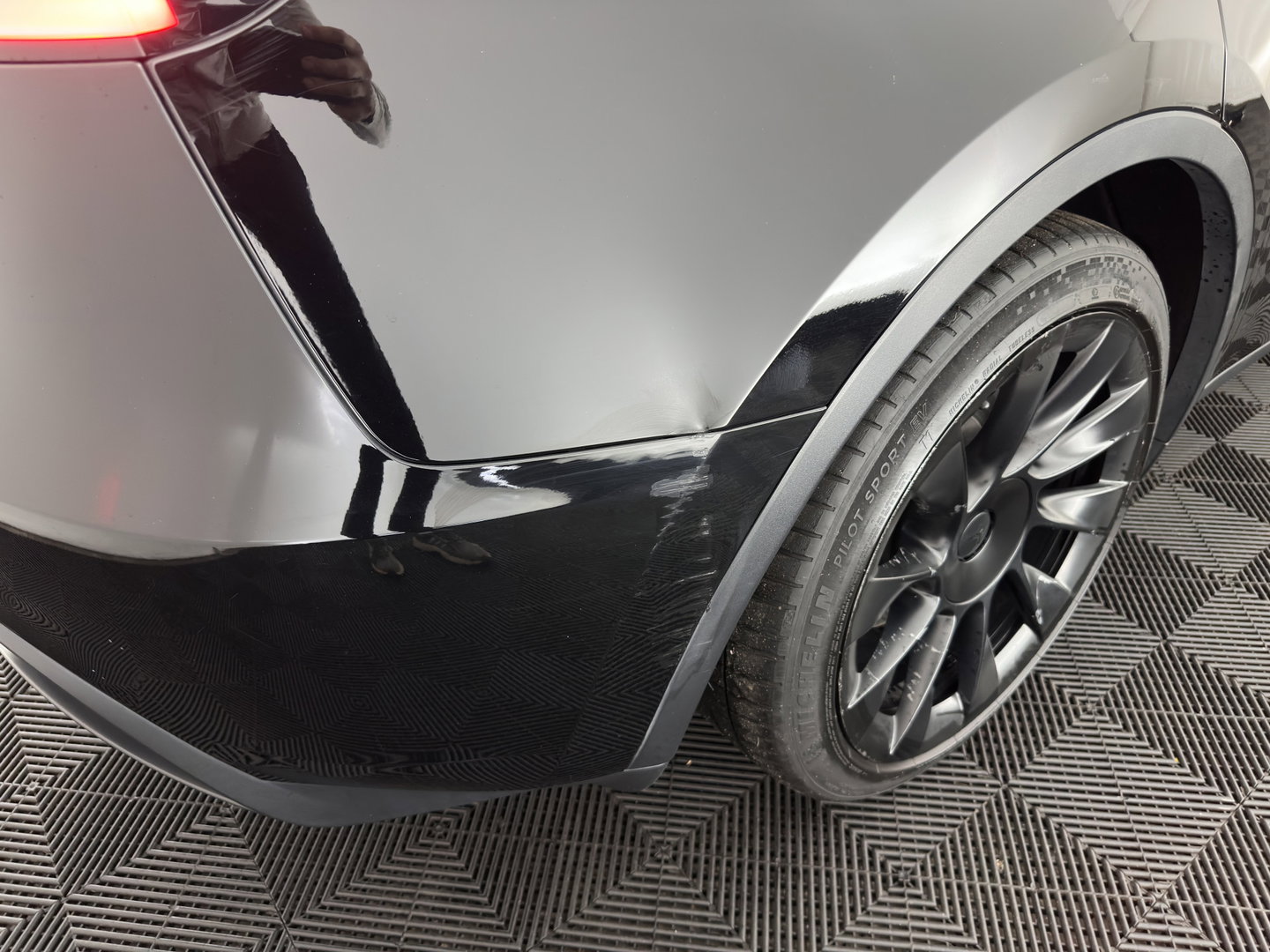 Tesla Model Y RWD 58 kWh [3-Fase-11kW] {SoH-89%} (INCL.BTW) Aut. *PANO | AUTO-PILOT | LEATHER | NAVI-FULLMAP | MATRIX-LED | KEYLESS | CAMERA | DAB+ | HEATED-COMFORTSEATS | PRIVACYGLASS | TOPVIEW | TOWBAR | 20''ALU*