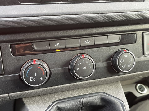 Volkswagen Transporter 2.0 TDI L1H1 28 | Trekhaak | Airconditioning | Bluetooth | Betonplex | Centrale Vergrendeling |