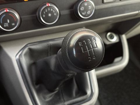Volkswagen Transporter 2.0 TDI L1H1 28 | Trekhaak | Airconditioning | Bluetooth | Betonplex | Centrale Vergrendeling |