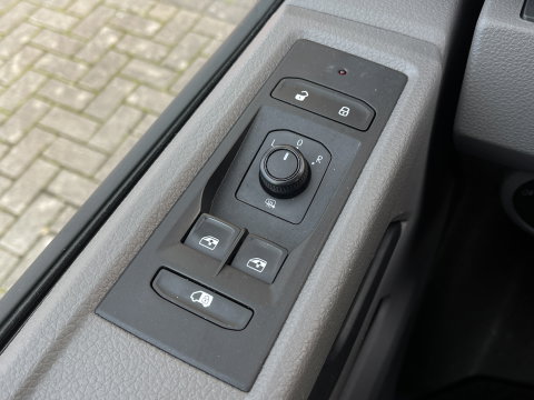 Volkswagen Transporter 2.0 TDI L1H1 28 | Trekhaak | Airconditioning | Bluetooth | Betonplex | Centrale Vergrendeling |