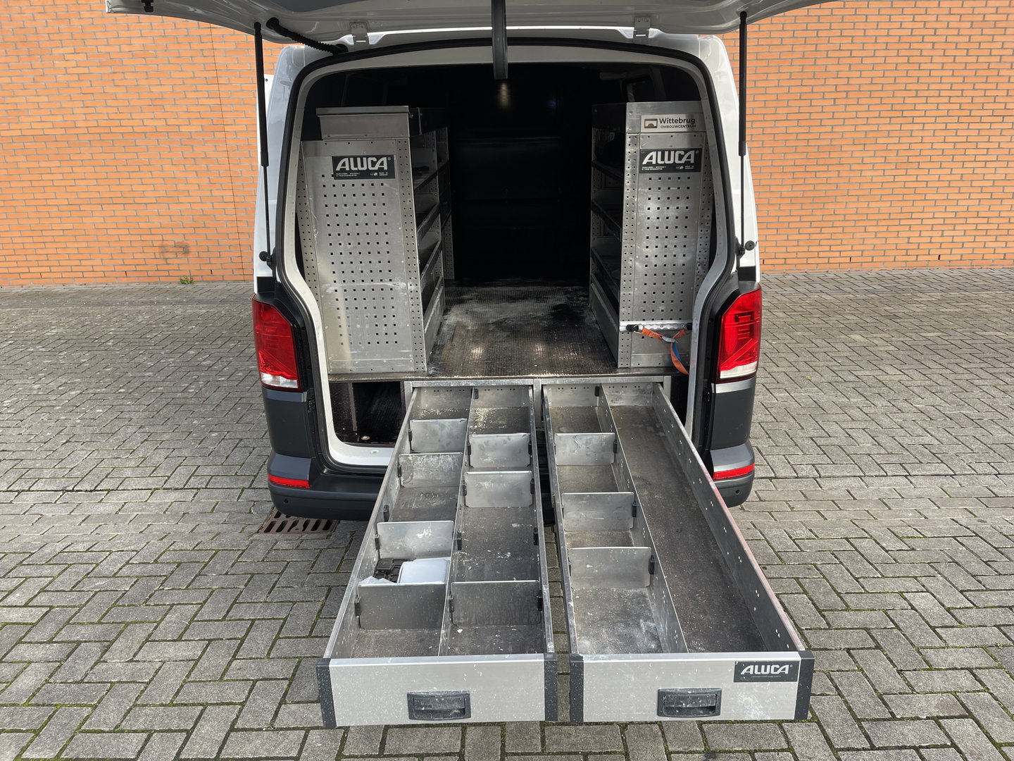 Volkswagen Transporter 2.0 TDI L1H1 28 | Trekhaak | Airconditioning | Bluetooth | Betonplex | Centrale Vergrendeling |