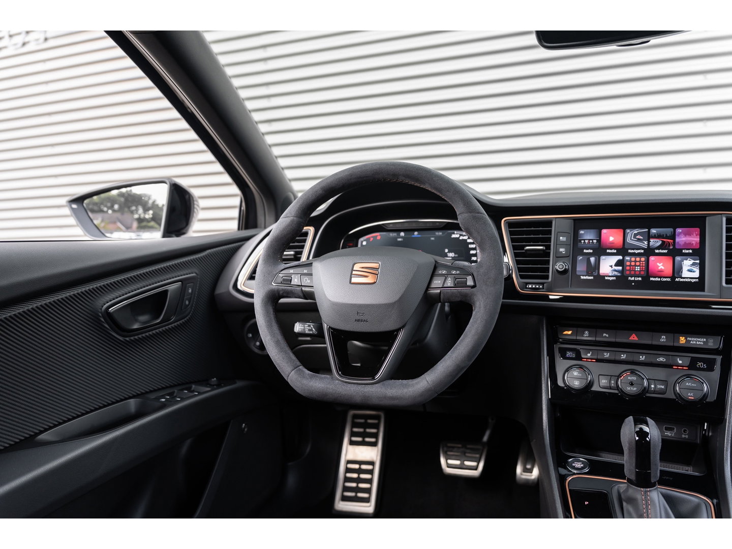 SEAT Leon ST 2.0 TSI 4DRIVE CUPRA R CARBON BREMBO BEATS