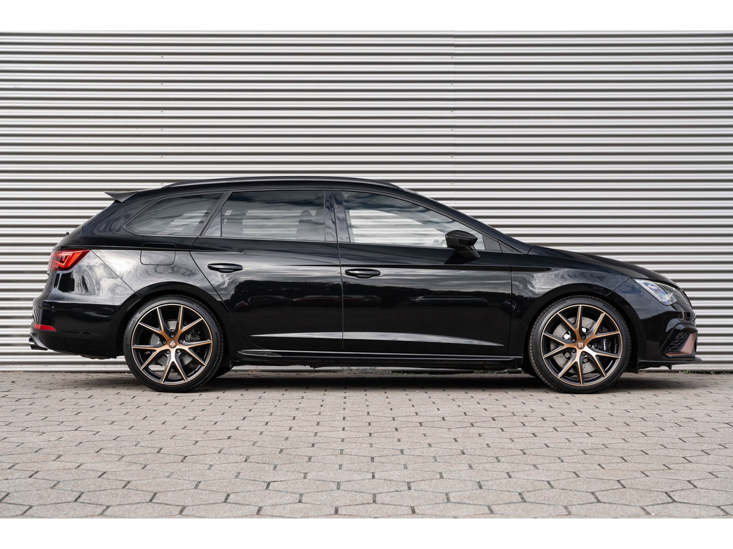 SEAT Leon ST 2.0 TSI 4DRIVE CUPRA R CARBON BREMBO BEATS