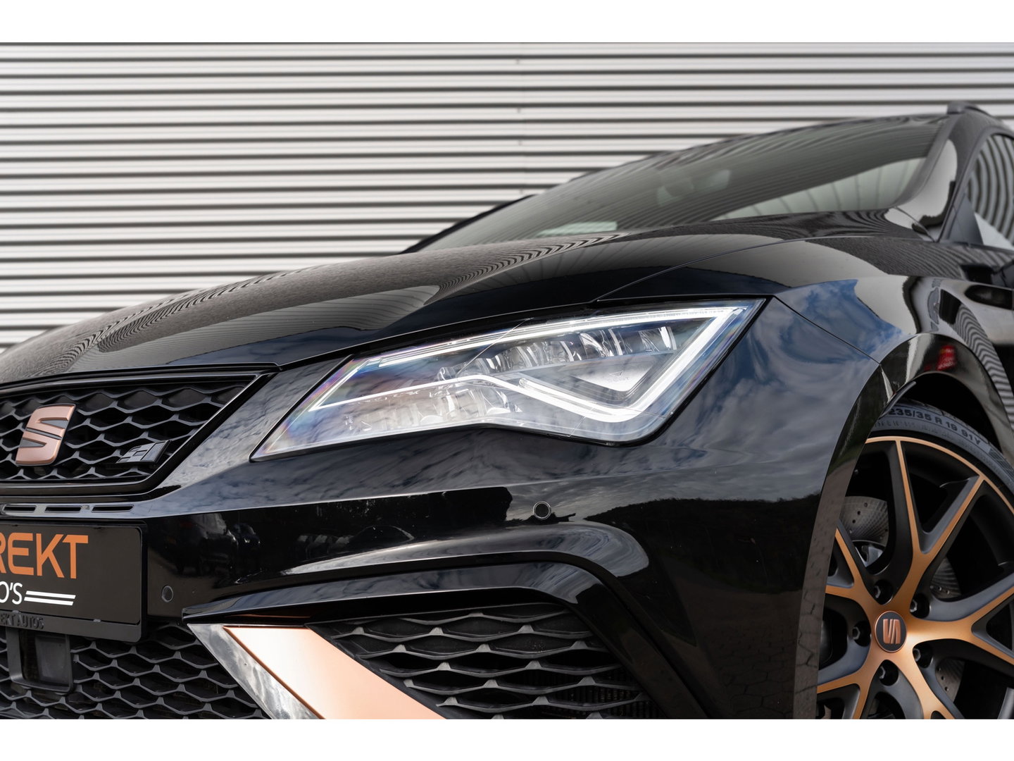 SEAT Leon ST 2.0 TSI 4DRIVE CUPRA R CARBON BREMBO BEATS
