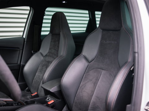 SEAT Leon ST 2.0 TSI CUPRA R 4DRIVE PANO CARBON BREMBO BEATS