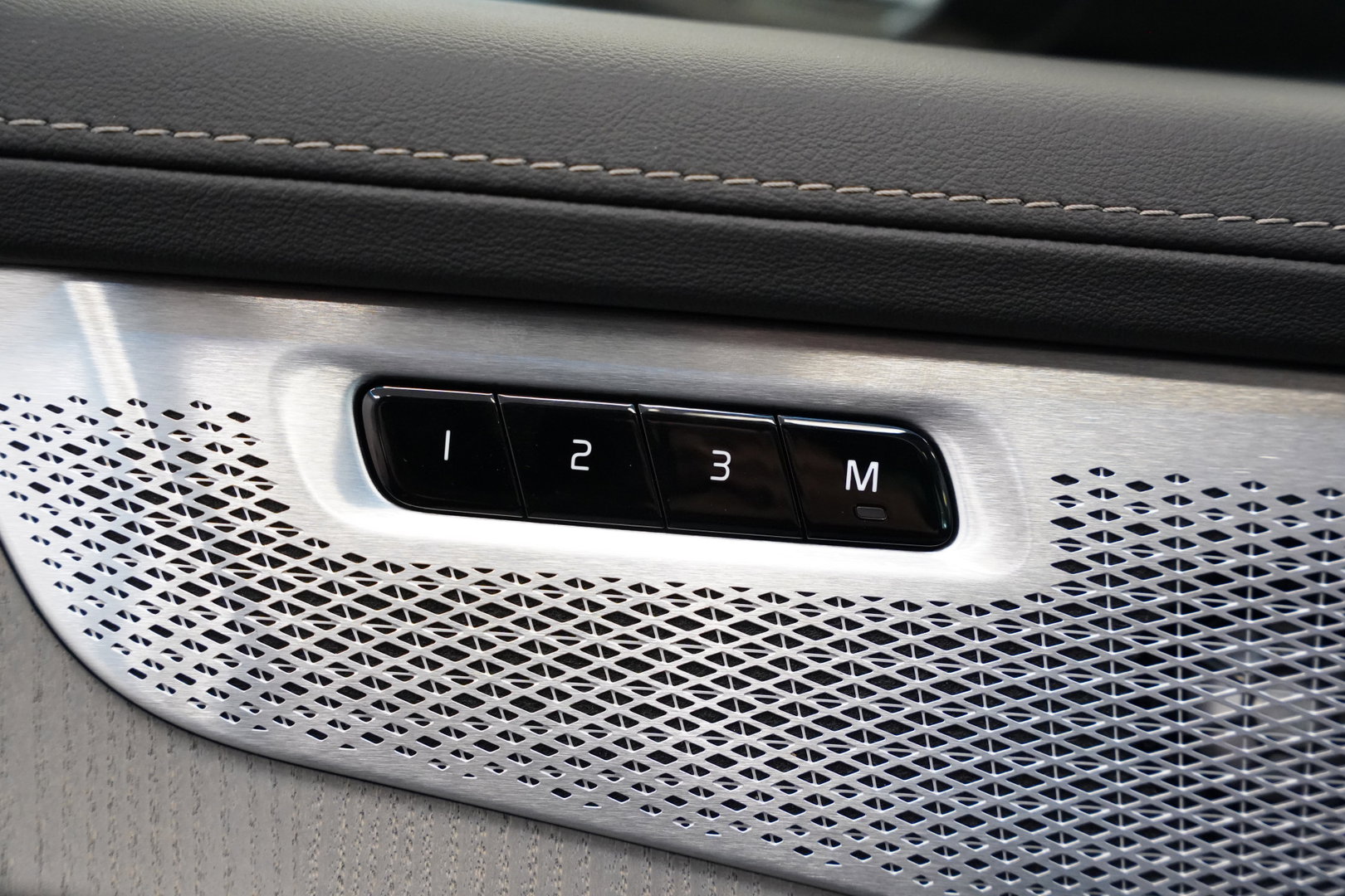 Volvo XC90 2.0 T8 Plug-in hybrid AWD Ultra Dark Panoramadak Bowers & Wilkins Leder Memory 360 Camera 7 Persoons