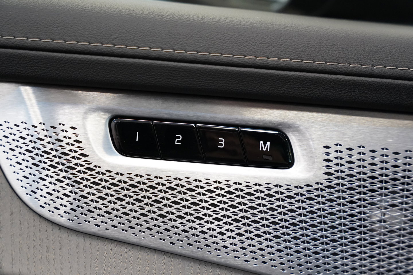 Volvo XC90 2.0 T8 Plug-in hybrid AWD Ultra Dark Panoramadak Bowers & Wilkins Leder Memory 360 Camera 7 Persoons