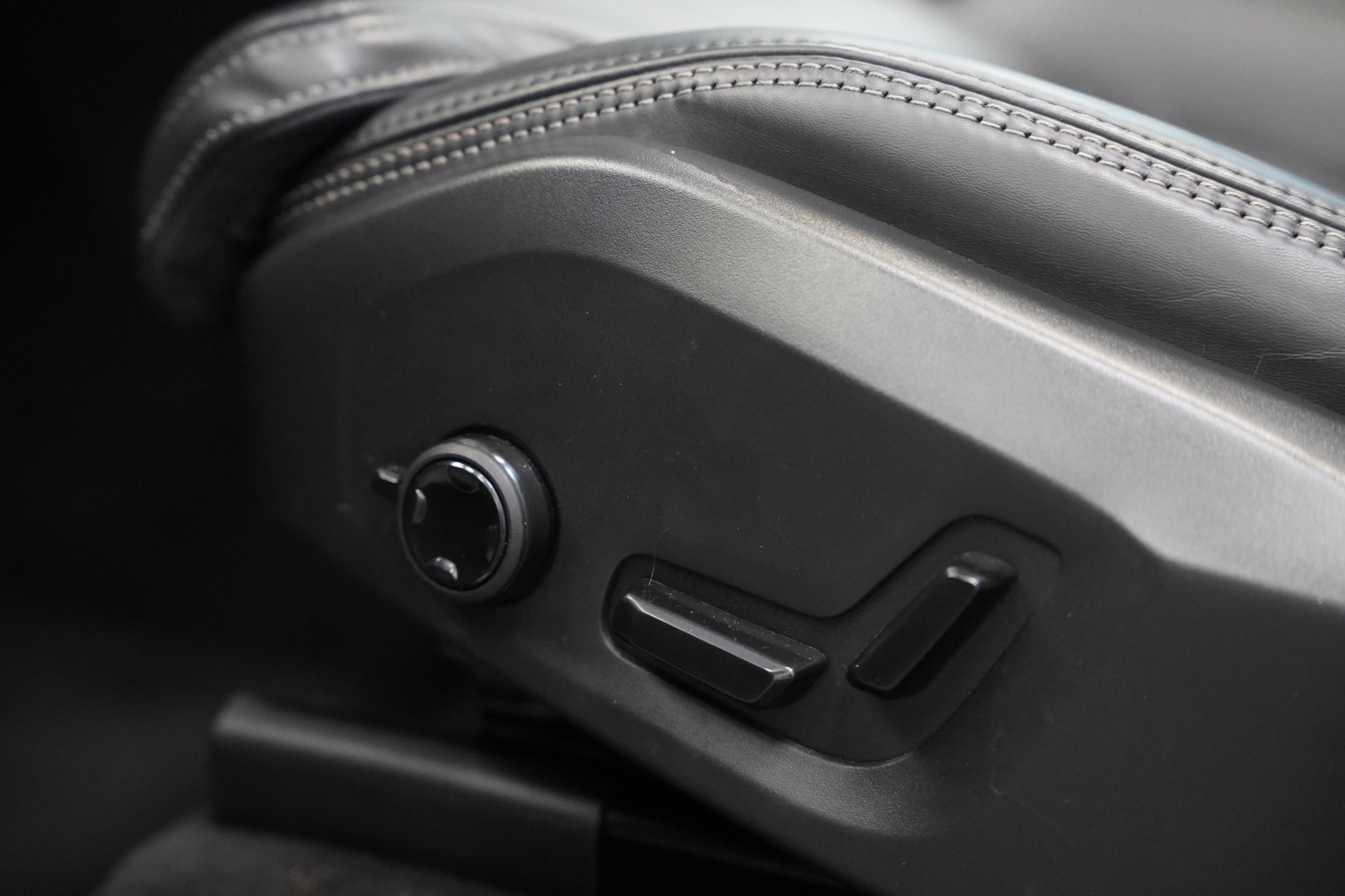 Volvo XC90 2.0 T8 Plug-in hybrid AWD Ultra Dark Panoramadak Bowers & Wilkins Leder Memory 360 Camera 7 Persoons
