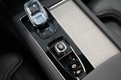 Volvo XC90 2.0 T8 Plug-in hybrid AWD Ultra Dark Panoramadak Bowers & Wilkins Leder Memory 360 Camera 7 Persoons