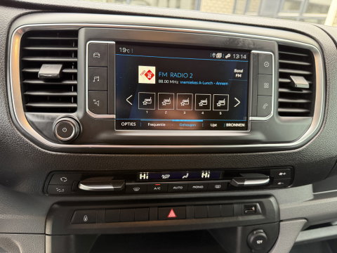 Peugeot Expert 2.0 BlueHDI 177pk automaat S&S L3H1 DC 5 persoons / vaste prijs rijklaar € 27.950 ex btw / lease vanaf € 456 / dubbele schuifdeur / euro 6 / bpm vrij / airco / cruise / navi / trekhaak !