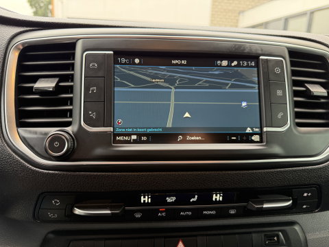 Peugeot Expert 2.0 BlueHDI 177pk automaat S&S L3H1 DC 5 persoons / vaste prijs rijklaar € 27.950 ex btw / lease vanaf € 456 / dubbele schuifdeur / euro 6 / bpm vrij / airco / cruise / navi / trekhaak !
