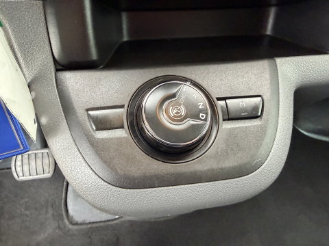 Peugeot Expert 2.0 BlueHDI 177pk automaat S&S L3H1 DC 5 persoons / vaste prijs rijklaar € 27.950 ex btw / lease vanaf € 456 / dubbele schuifdeur / euro 6 / bpm vrij / airco / cruise / navi / trekhaak !
