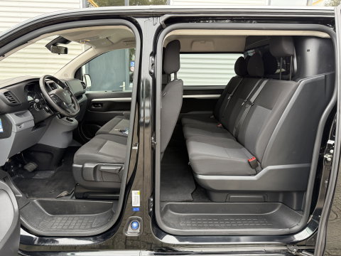 Peugeot Expert 2.0 BlueHDI 177pk automaat S&S L3H1 DC 5 persoons / vaste prijs rijklaar € 27.950 ex btw / lease vanaf € 456 / dubbele schuifdeur / euro 6 / bpm vrij / airco / cruise / navi / trekhaak !