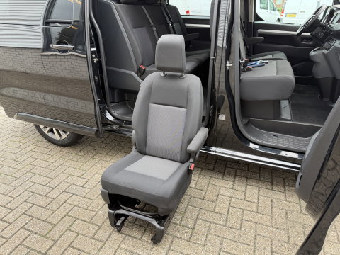 Peugeot Expert 2.0 BlueHDI 177pk automaat S&S L3H1 DC 5 persoons / vaste prijs rijklaar € 27.950 ex btw / lease vanaf € 456 / dubbele schuifdeur / euro 6 / bpm vrij / airco / cruise / navi / trekhaak !