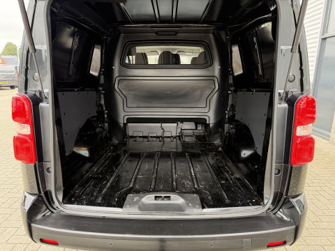 Peugeot Expert 2.0 BlueHDI 177pk automaat S&S L3H1 DC 5 persoons / vaste prijs rijklaar € 27.950 ex btw / lease vanaf € 456 / dubbele schuifdeur / euro 6 / bpm vrij / airco / cruise / navi / trekhaak !