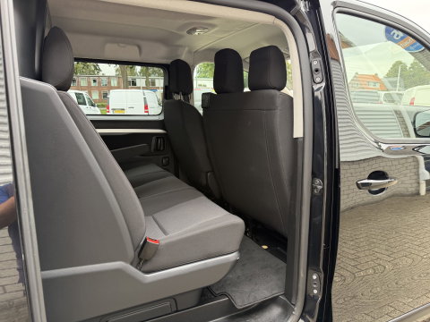 Peugeot Expert 2.0 BlueHDI 177pk automaat S&S L3H1 DC 5 persoons / vaste prijs rijklaar € 27.950 ex btw / lease vanaf € 456 / dubbele schuifdeur / euro 6 / bpm vrij / airco / cruise / navi / trekhaak !