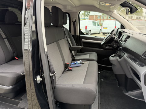 Peugeot Expert 2.0 BlueHDI 177pk automaat S&S L3H1 DC 5 persoons / vaste prijs rijklaar € 27.950 ex btw / lease vanaf € 456 / dubbele schuifdeur / euro 6 / bpm vrij / airco / cruise / navi / trekhaak !