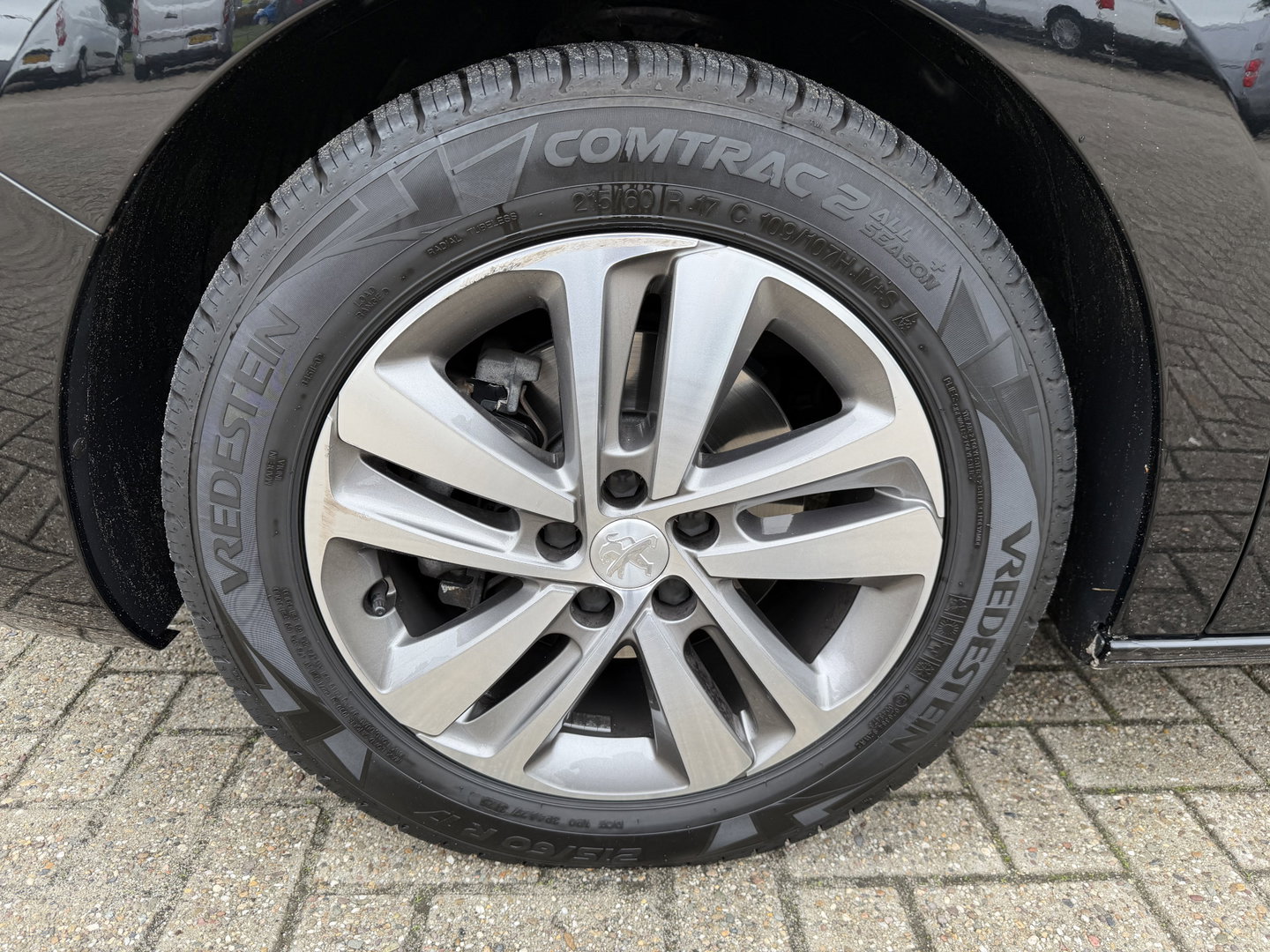 Peugeot Expert 2.0 BlueHDI 177pk automaat S&S L3H1 DC 5 persoons / vaste prijs rijklaar € 27.950 ex btw / lease vanaf € 456 / dubbele schuifdeur / euro 6 / bpm vrij / airco / cruise / navi / trekhaak !