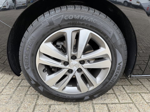 Peugeot Expert 2.0 BlueHDI 177pk automaat S&S L3H1 DC 5 persoons / vaste prijs rijklaar € 27.950 ex btw / lease vanaf € 456 / dubbele schuifdeur / euro 6 / bpm vrij / airco / cruise / navi / trekhaak !