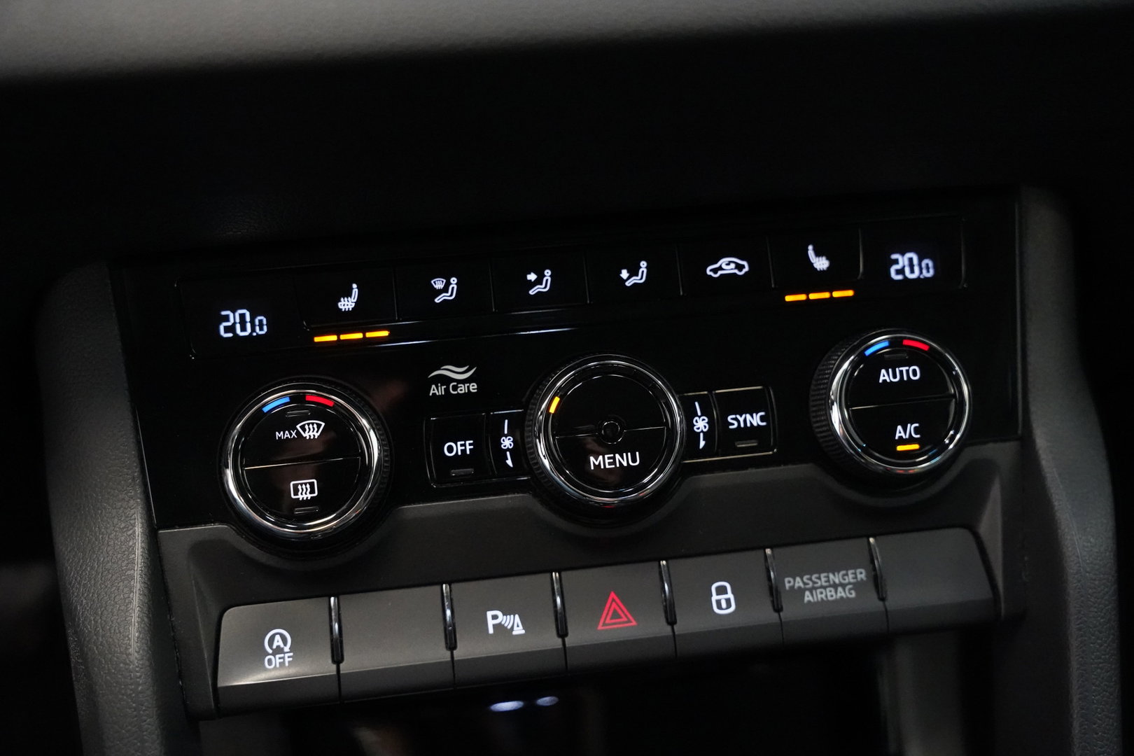 Škoda Karoq 1.6 TDI Style Business Cruise/Climate VCP Carplay Navi Automaat