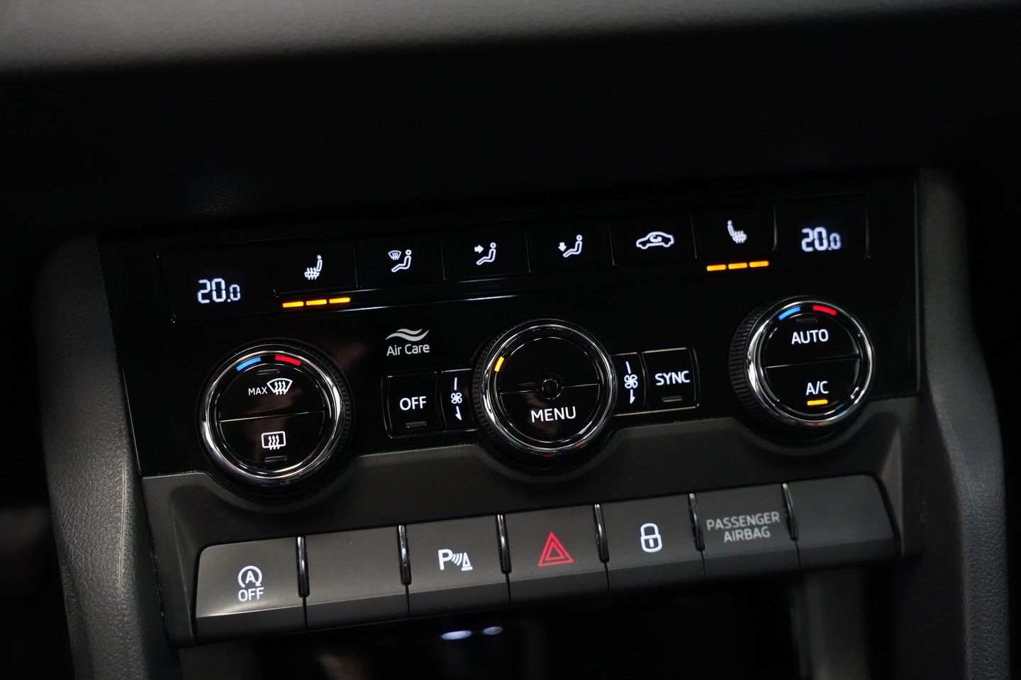 Škoda Karoq 1.6 TDI Style Business Cruise/Climate VCP Carplay Navi Automaat