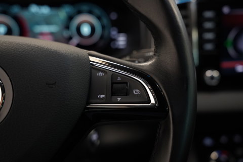 Škoda Karoq 1.6 TDI Style Business Cruise/Climate VCP Carplay Navi Automaat